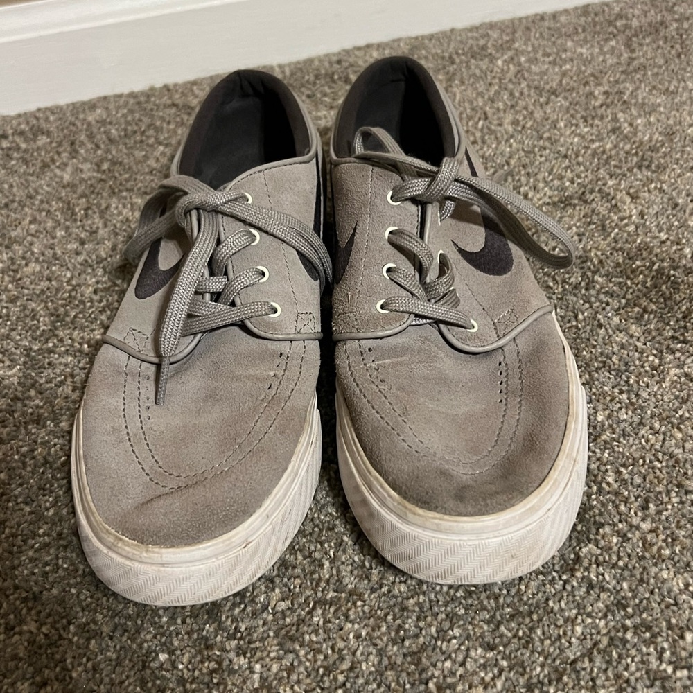 Nike sneakers, EUC, size 8